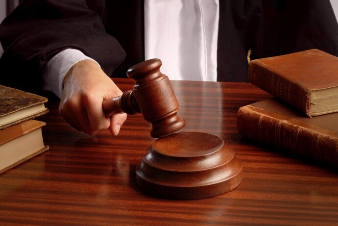 The ex-head of the MSAI has been suing for two pairs of damaged jeans for 5 years