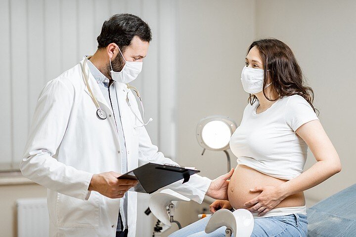 A gynecologist secretly fertilized female patients in the Netherlands. Will he be punished for this?